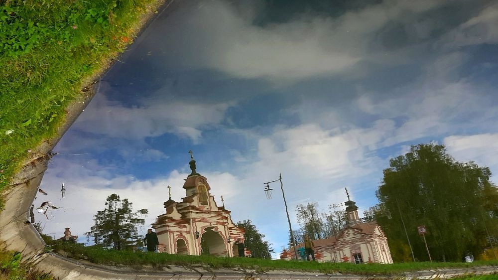 Отражение окружающего мира