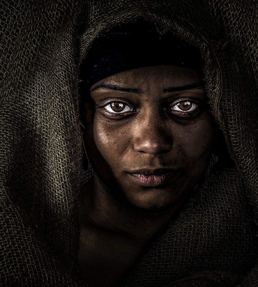 A woman living in the hell of patience and the suffering of poverty