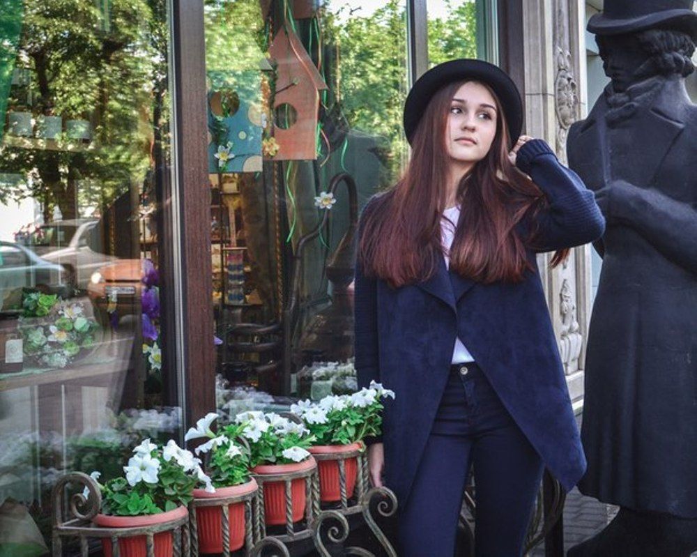 У магазина цветов