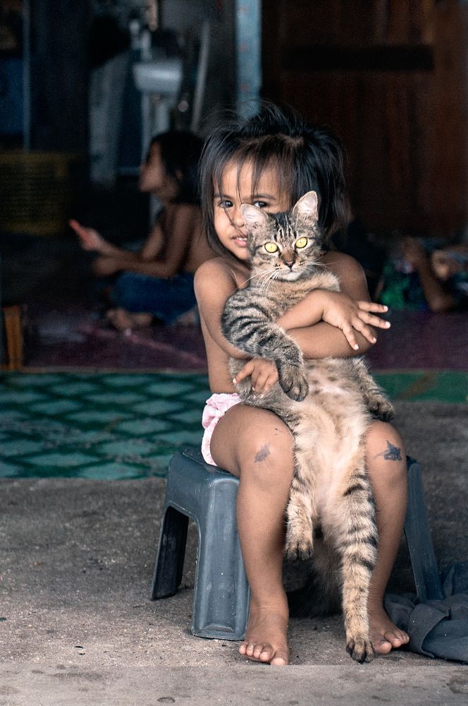 Кот и его девочка