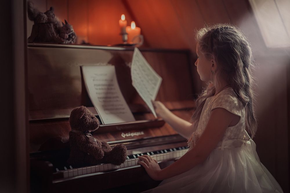 Под звуки музыки