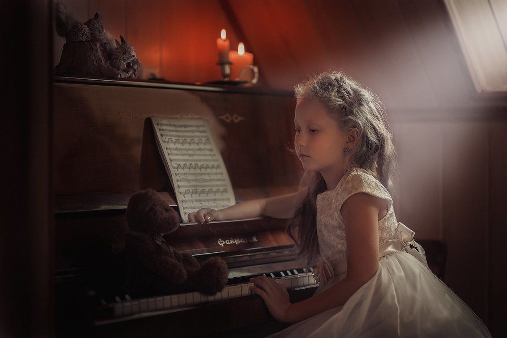 Под звуки музыки