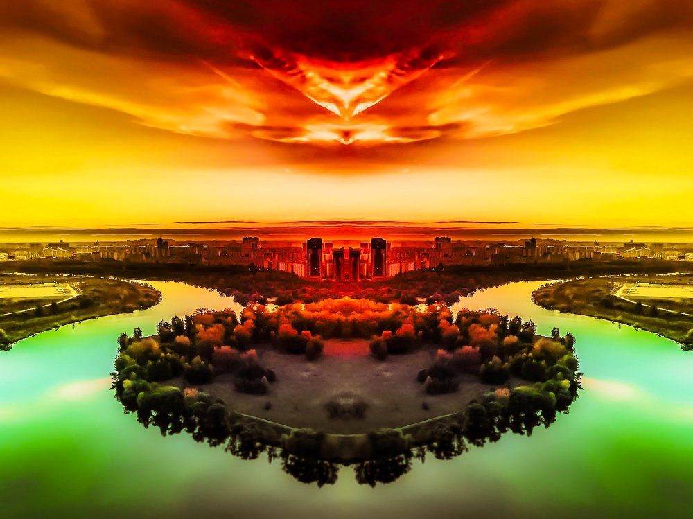 Хищник над параллельной Москвой...