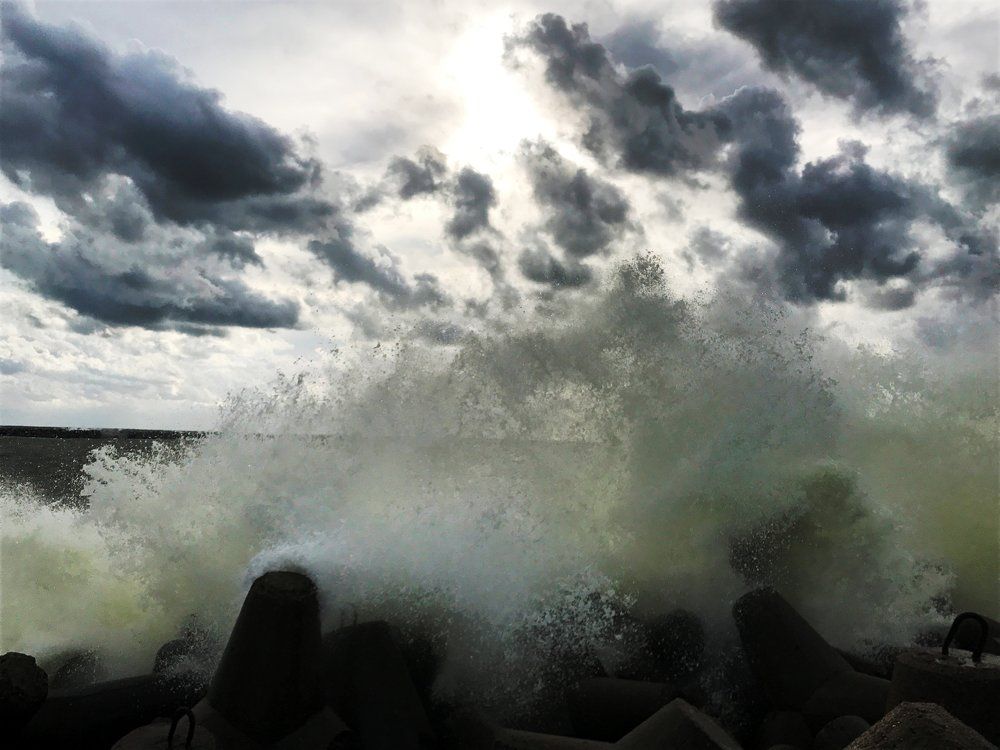 Море рисует...