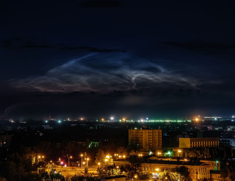 Серебристое облако в ночь лунного затмения