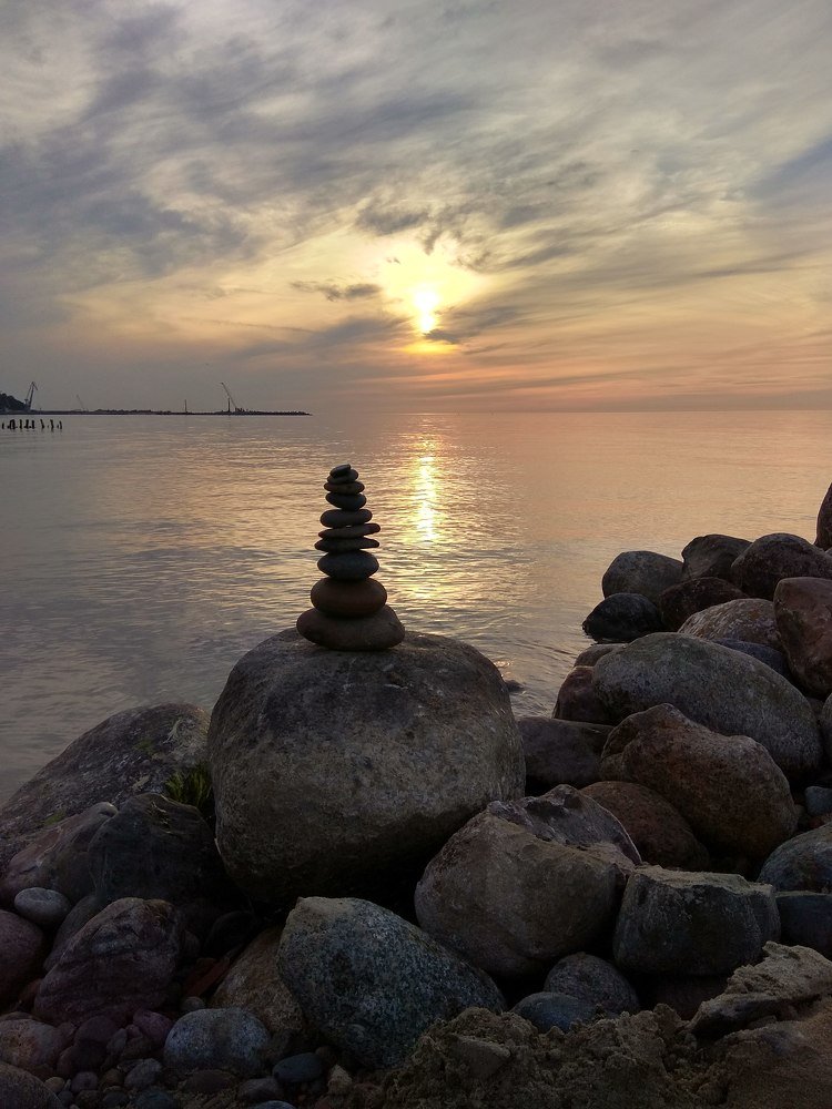 Каменная пирамида