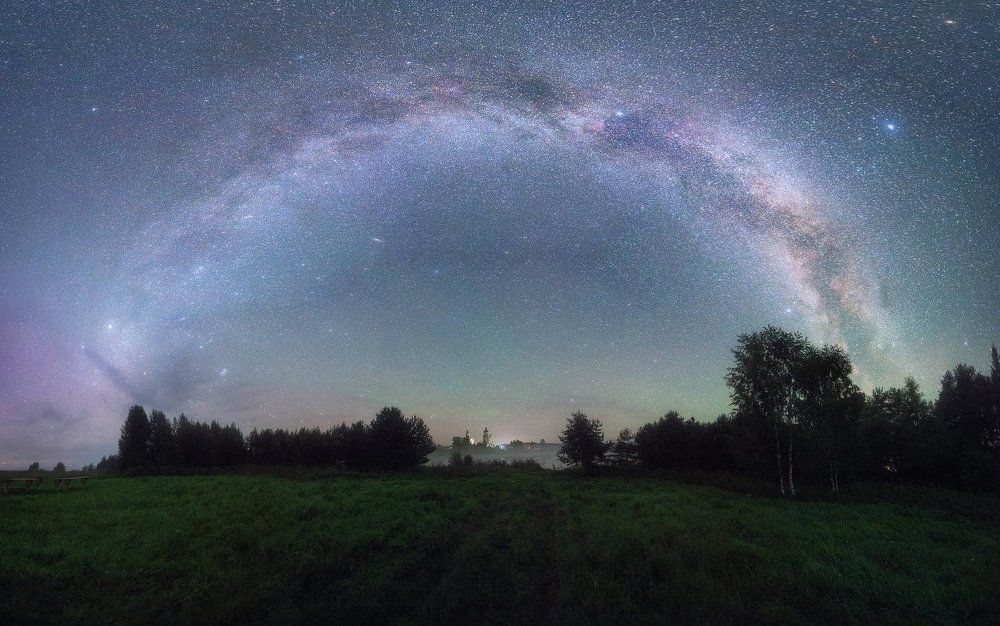 "Арка Млечного пути над селом Пантыл"
