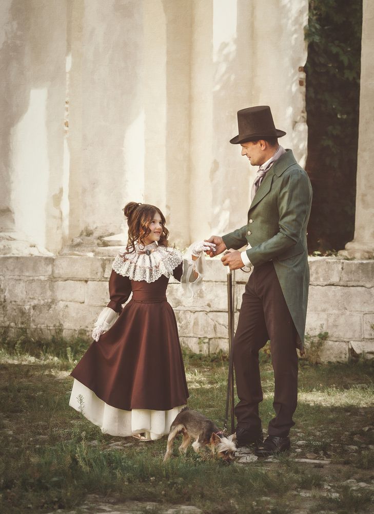 Вашу ручку, сударыня.