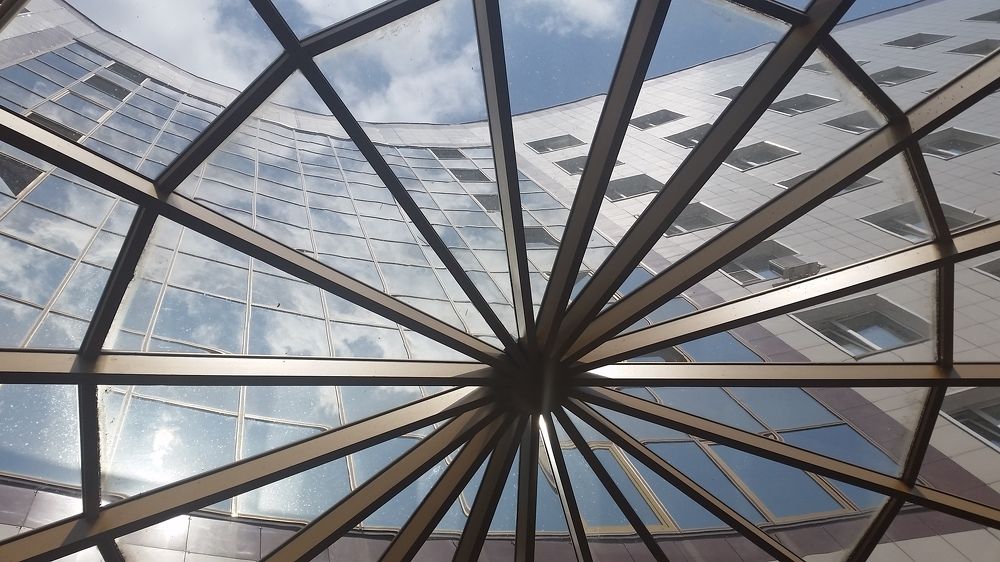 Небо сквозь решетку