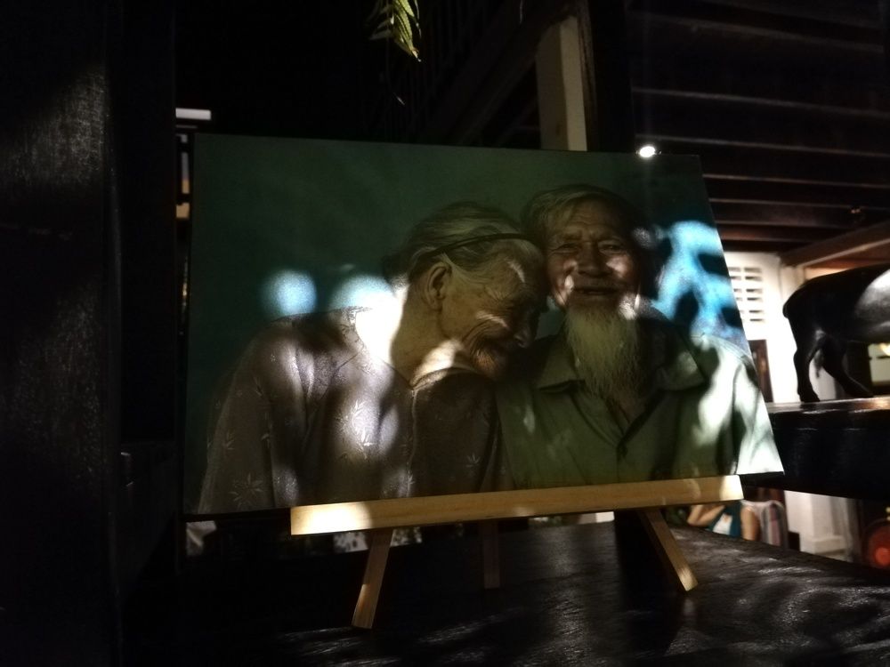 Couple in shadow