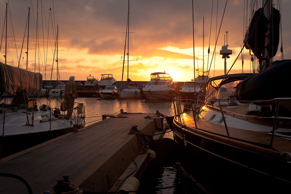 Яхты на закате
