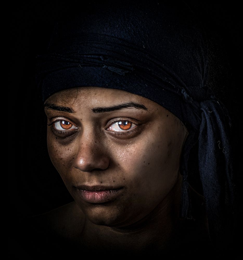 Beautiful eyes for poor woman