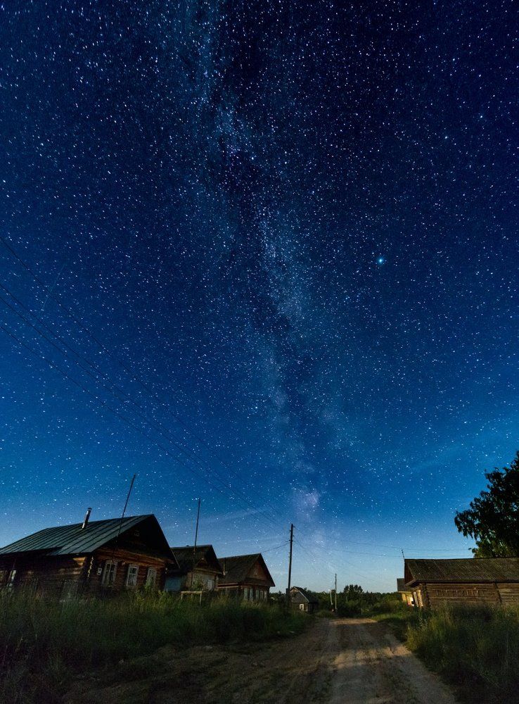 Млечный путь над деревней