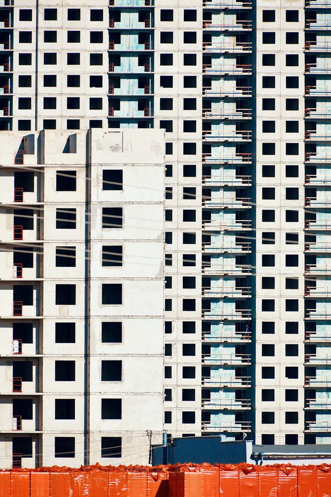 Унылые соты новых высоток. / Dull cells of a new high-rises.