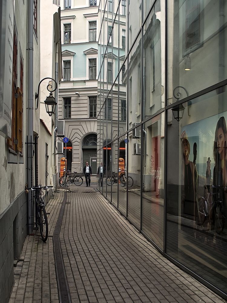 В городских закоулках