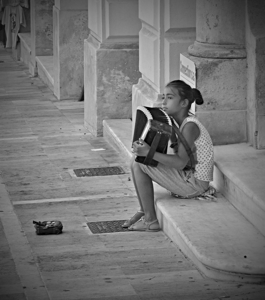 О чем мечтает девочка...