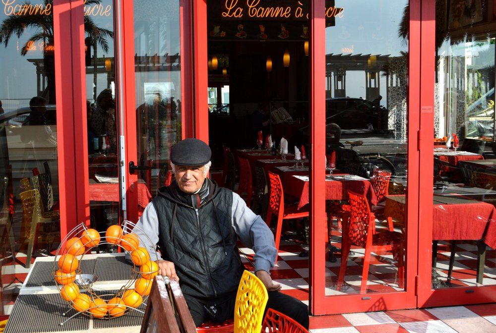 Уличное кафе.Ницца. Февраль