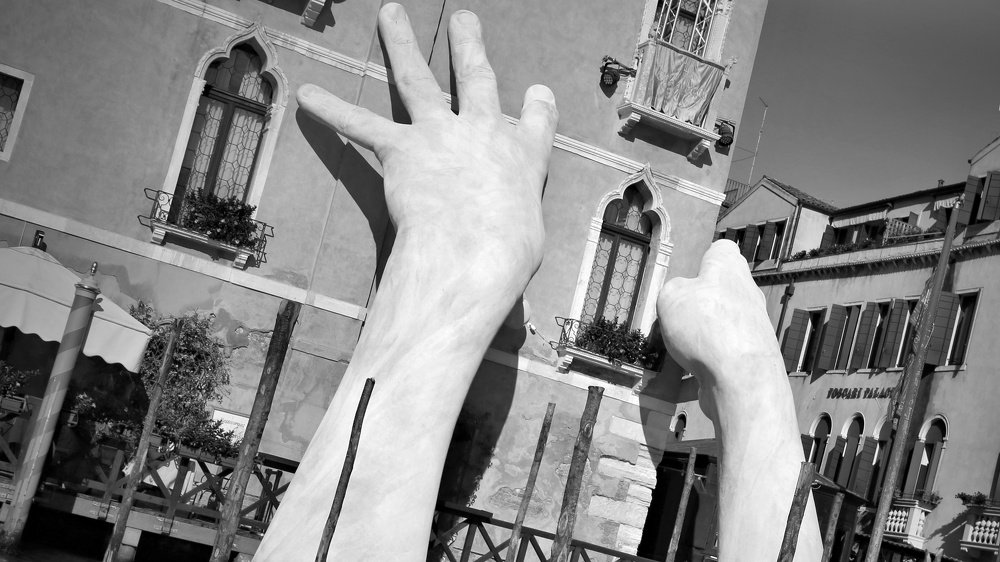 Еще не поздно мир земной спасти...