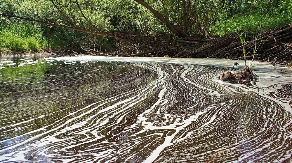 Абстрактные узоры на воде.
