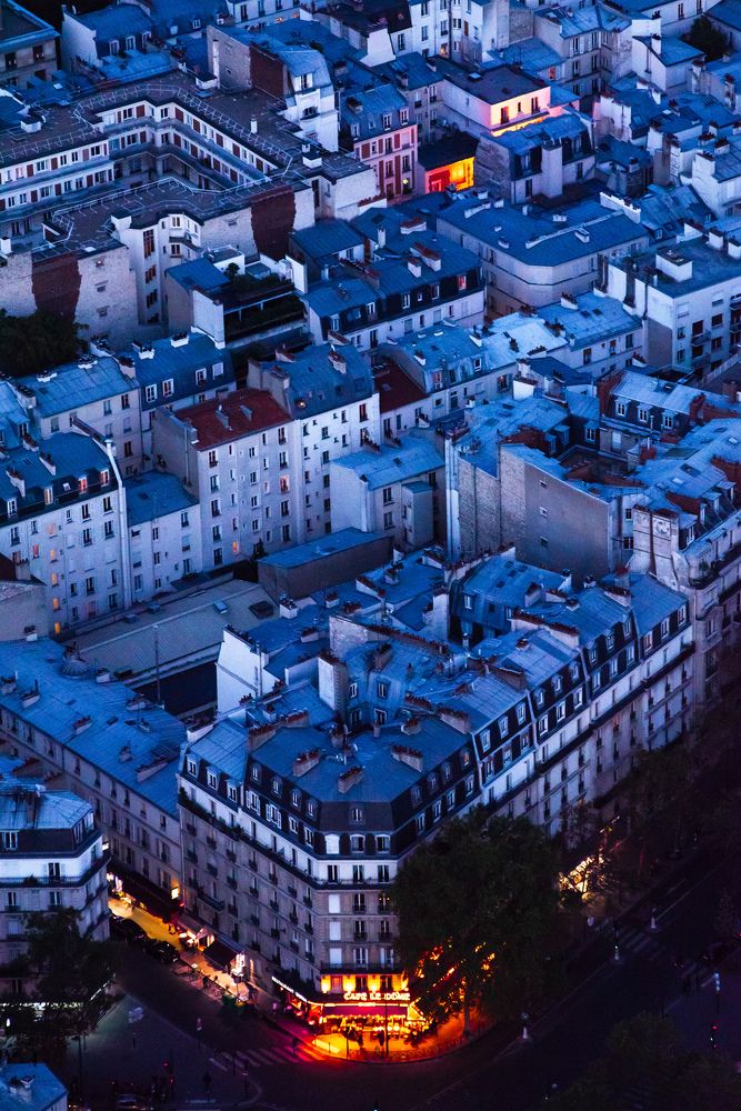 Над крышами Парижа