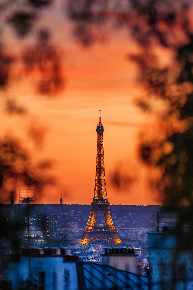 Париж на закате.