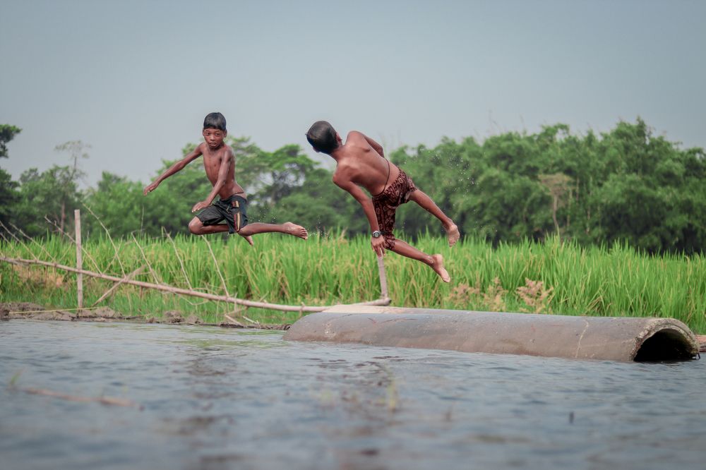 Kids diving in the water