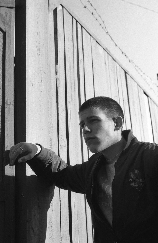 По эту сторону