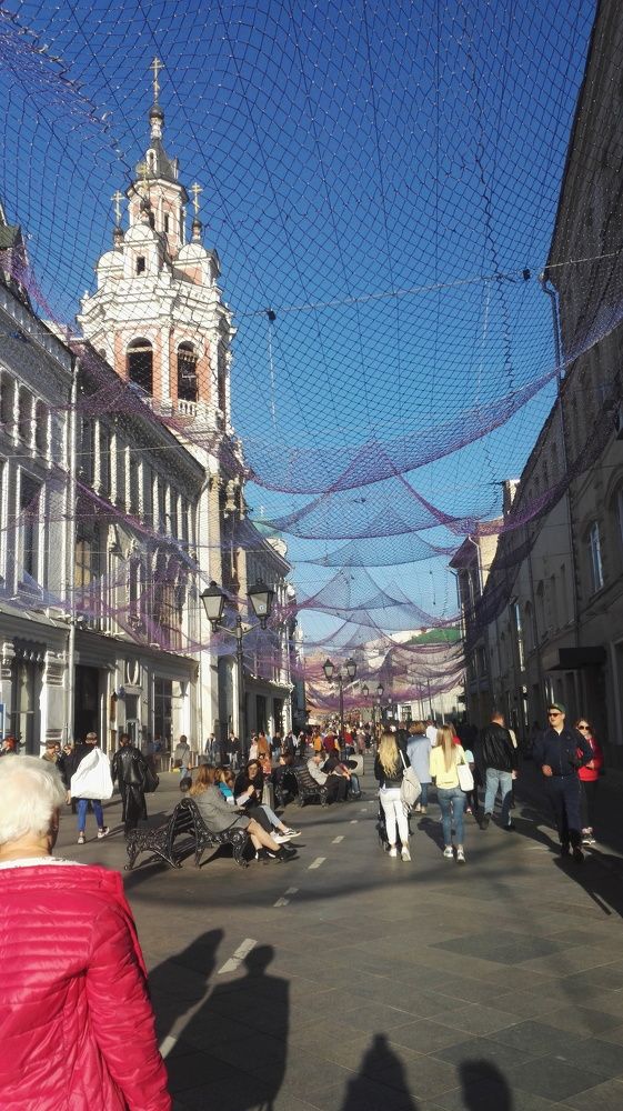 В октябре на Никольской улице