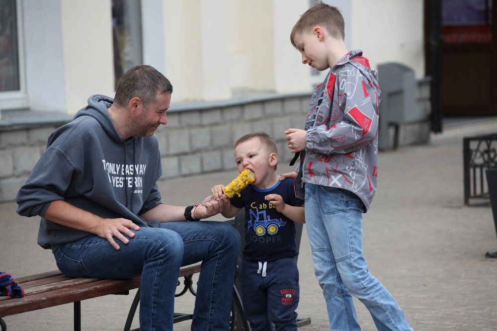 Три мужчины и кукуруза