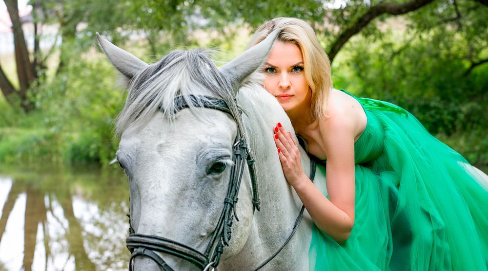 Девушка на коне