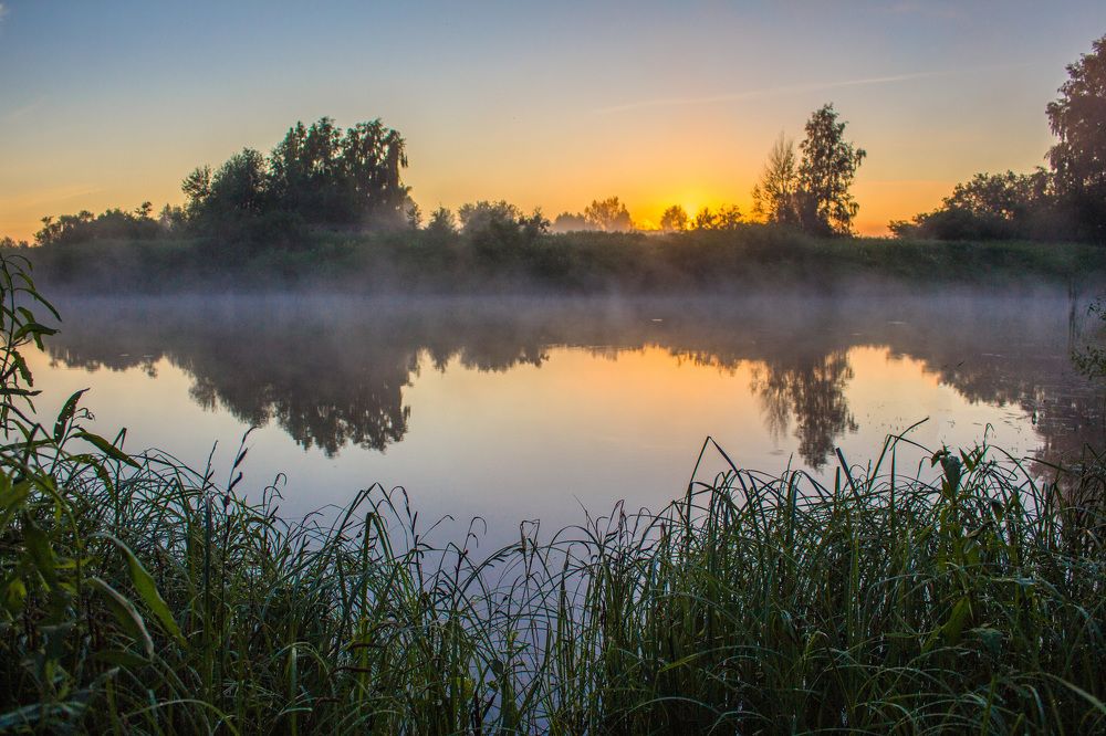 Рассвет на озере