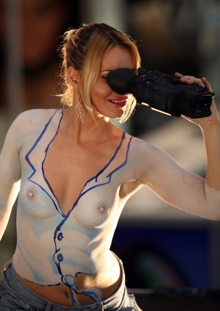 На выставке показе фототехники. Презентация оборудования SONY.