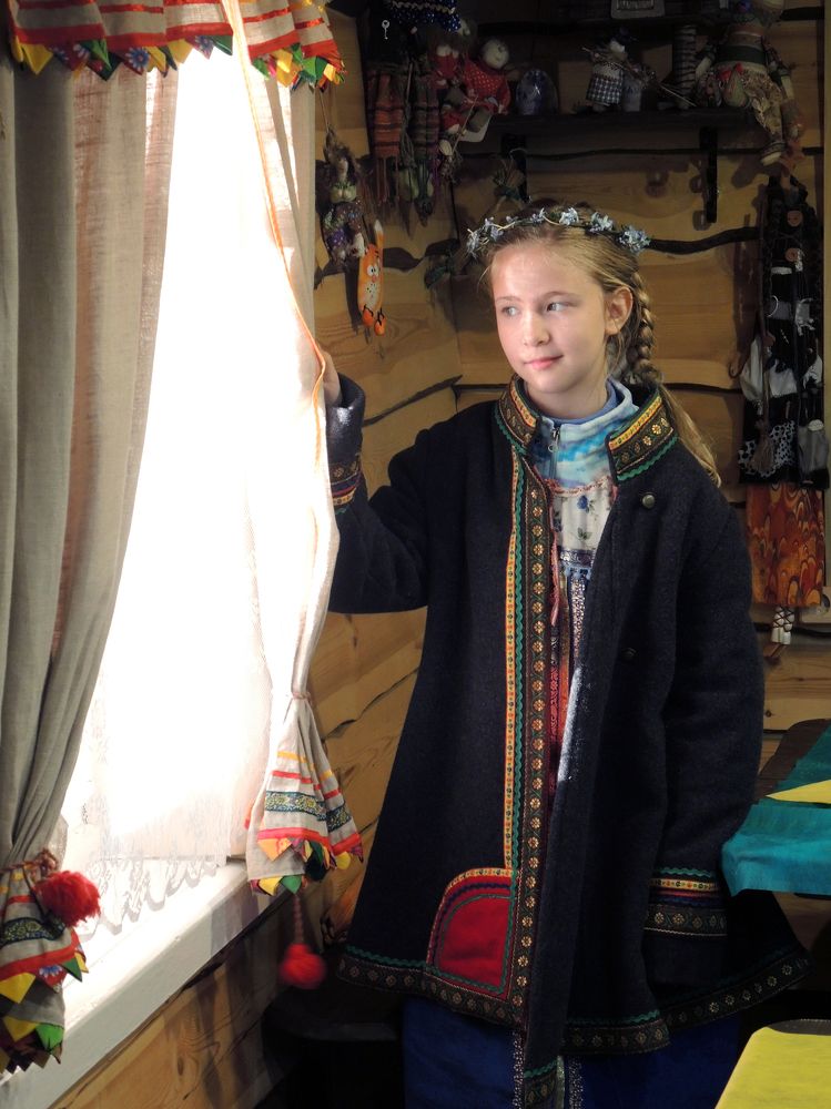 Девочка-крестьянка.