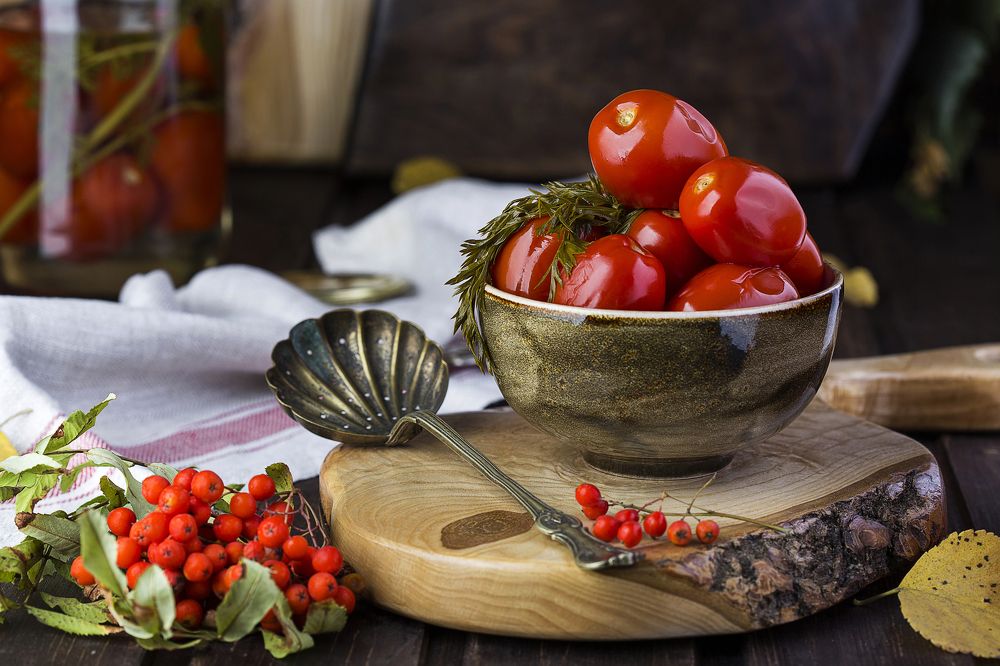 Маринованные томаты со специями