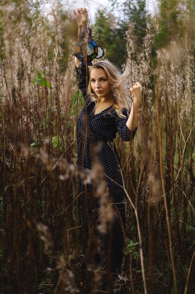 Девушка и фонарь