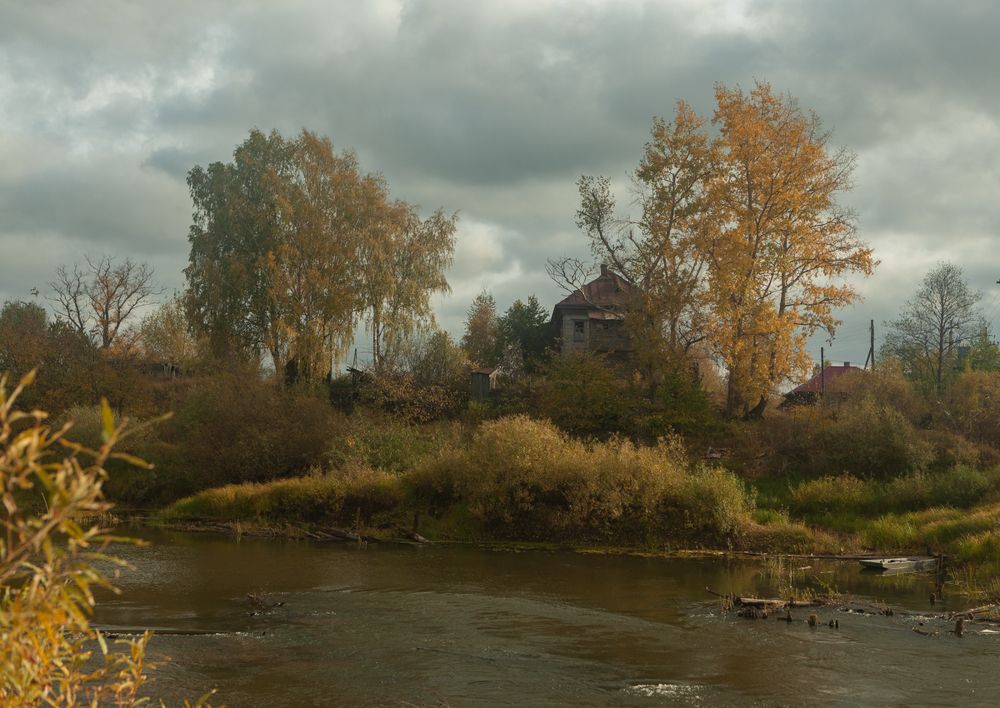 Старая плотина малой ГЭС