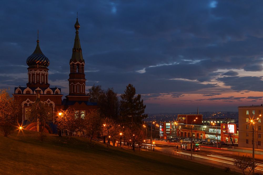 Смеркается, включаются огни