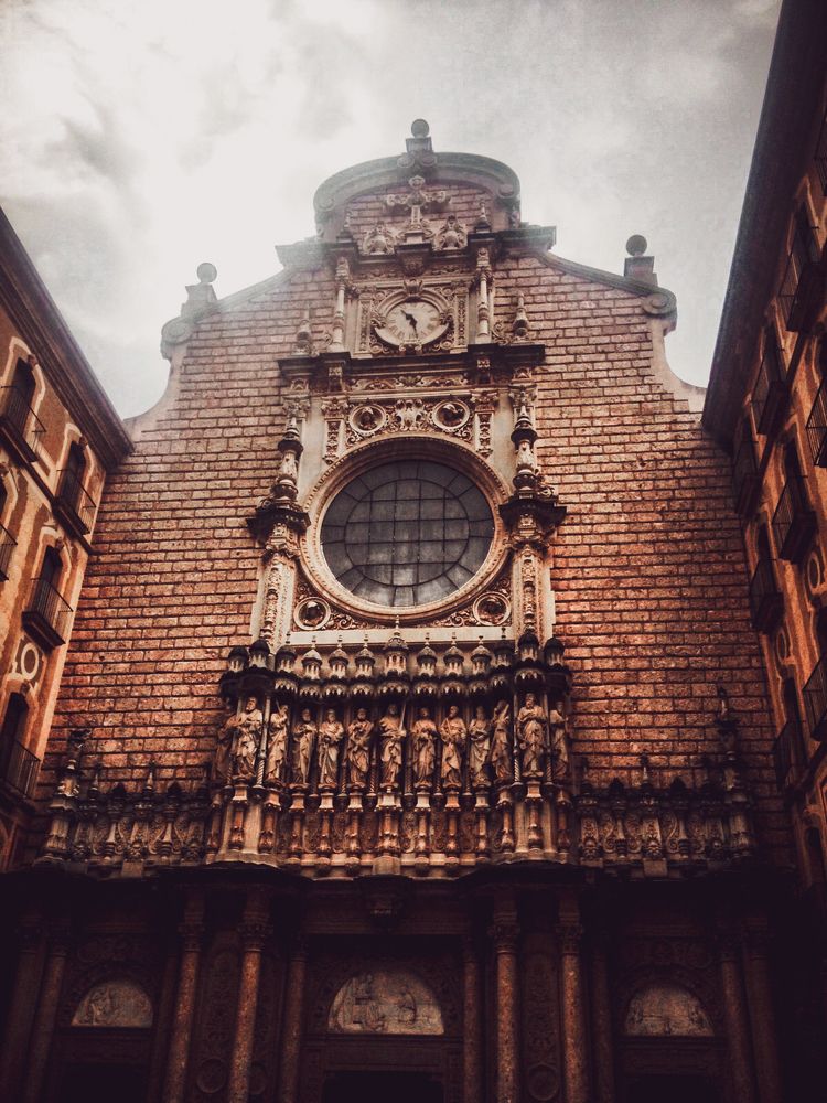Атмосферно... Monestir Santa Maria de Montserrat