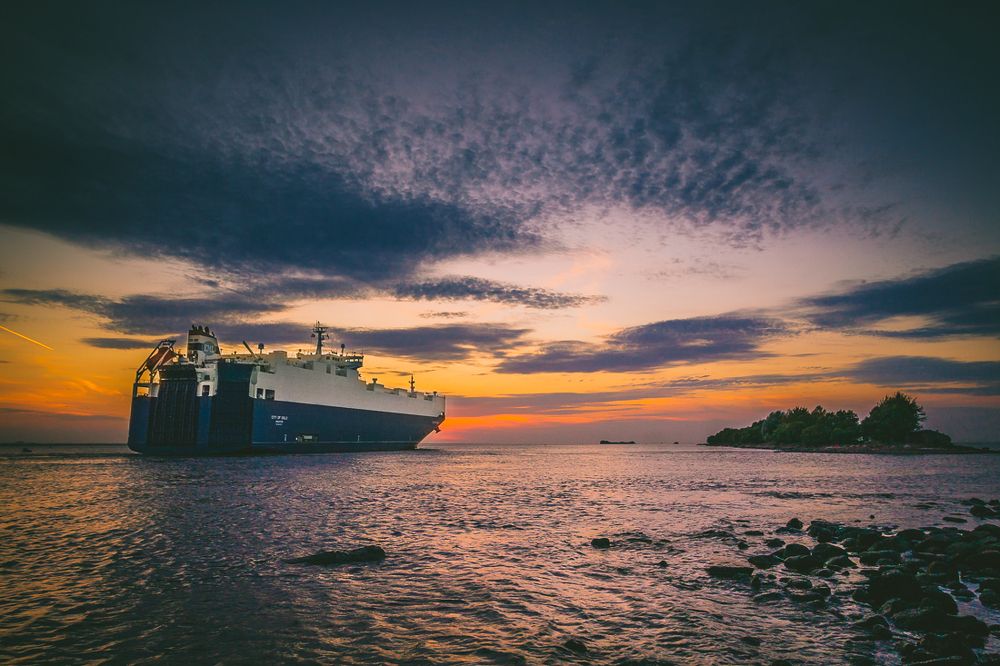 On a long voyage / В дальнее плавание