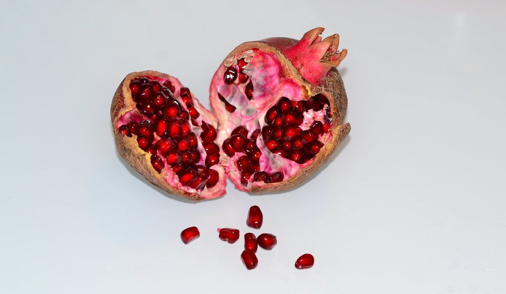 Спелый гранат