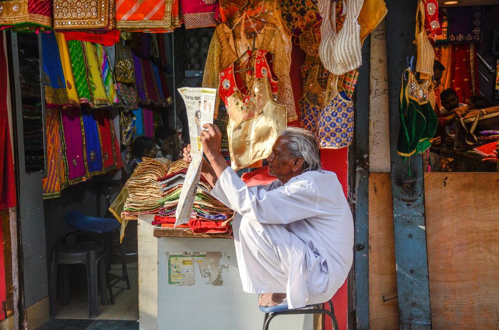 How to read a newspaper