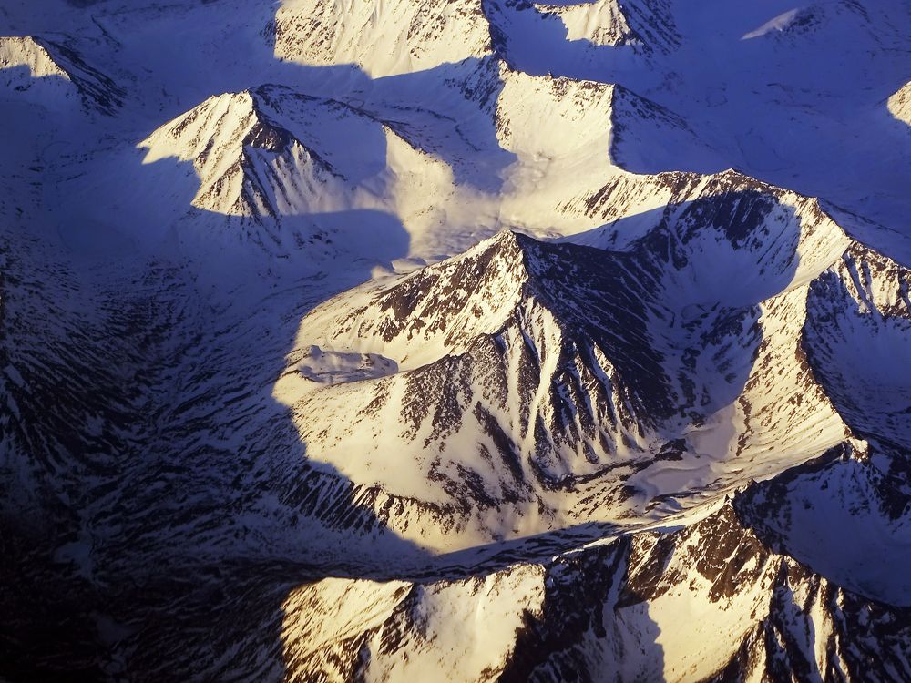 Над снежными вершинами Урала.
