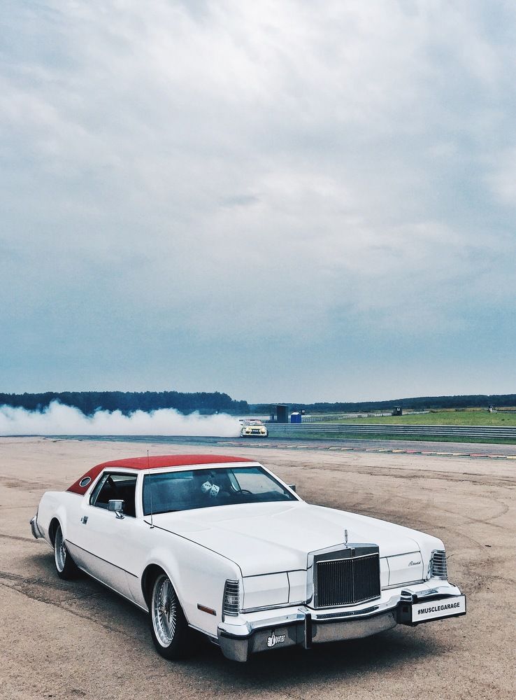 Встретились два поколения.