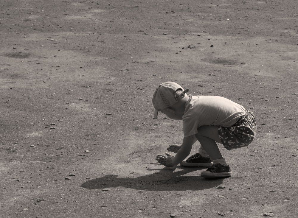 Ребенок и собачка