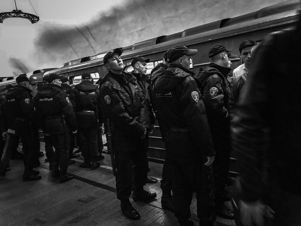 Связанные одной...