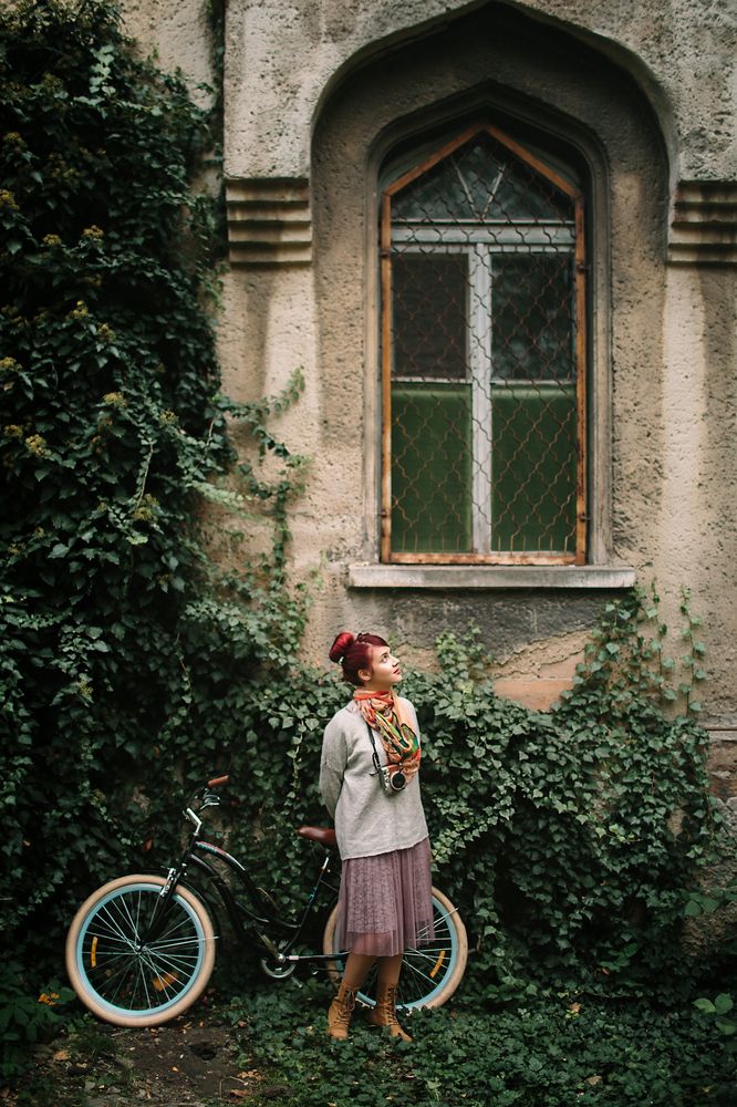Девушка с велосипедом