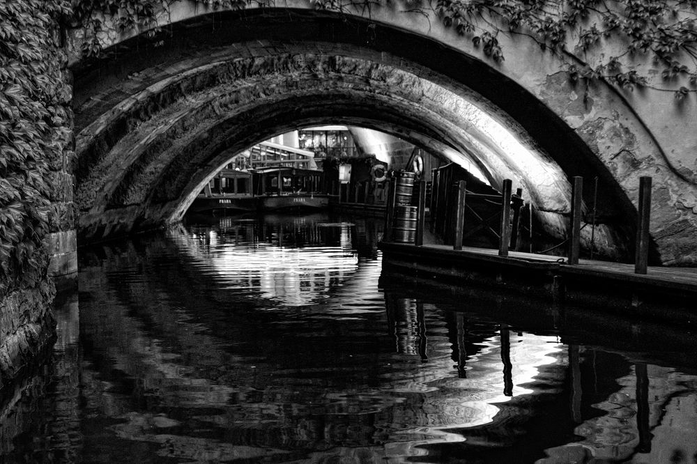 The inner ligt glows the whole