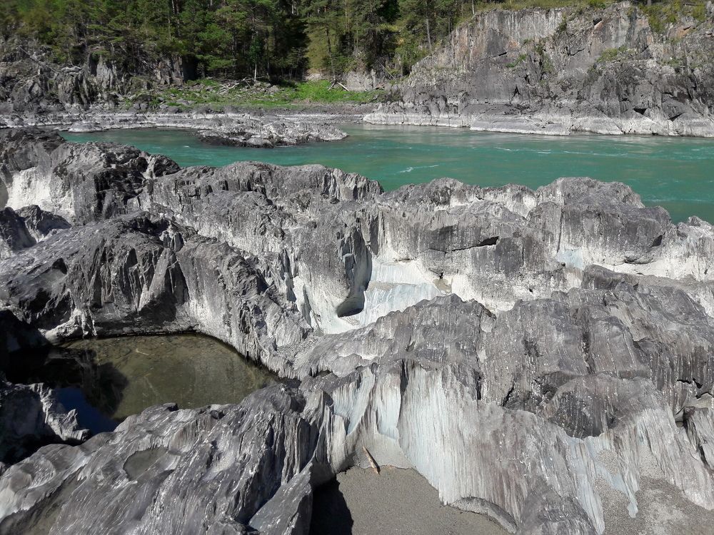 берег р.Катунь. Когда отступает вода.