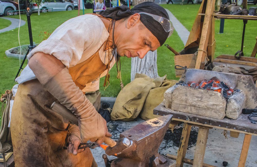 Кузнечных дел мастер