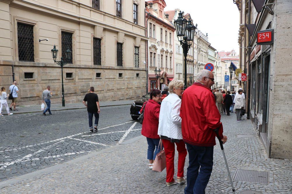 счастливые туристы